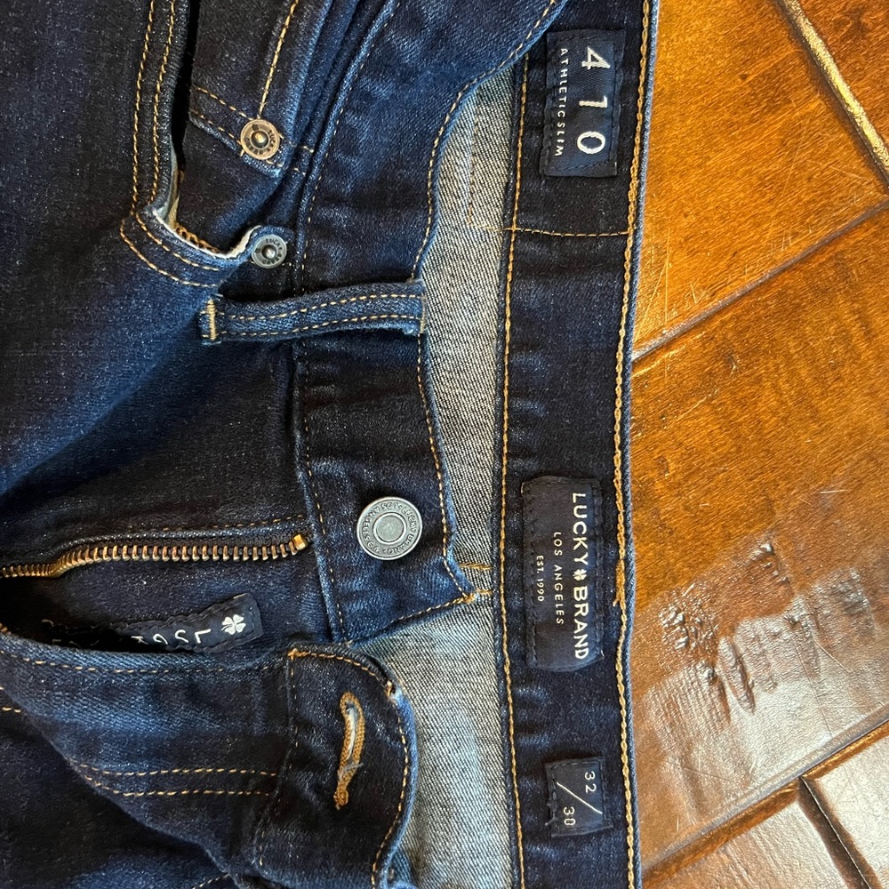 Men’s Lucky Brand,410 Athletic Slim.Size 32 waist and 30 length.great condition!